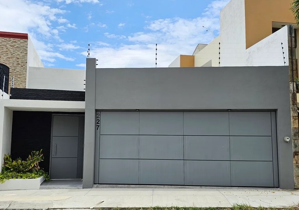 Casa en venta en Colima con alberca en Real Santa Bárbara